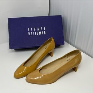 Stuart Weitzman Women's Tan Pumps